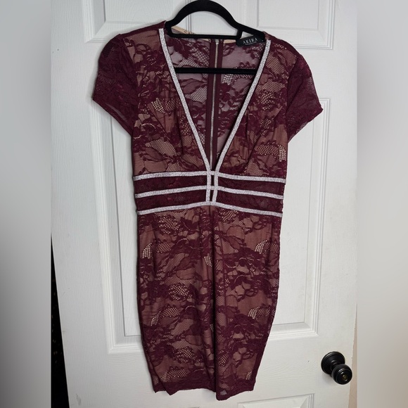 Akira Lace Bodycon Party Cocktail Dress Rhinestone Crystal Detail Size Medium - Picture 4 of 8